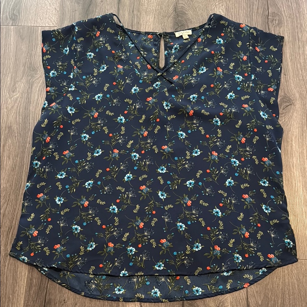 Lily White Floral Navy Top Cute for the office of any occasion Sophisticated
